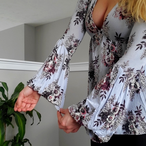 Free People Floral Bell Sleeve Blouse XS - Picture 7 of 8